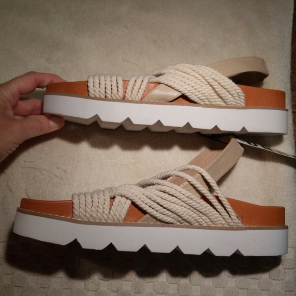 🌏Urban Outfitters🌏 - Picture 2 of 11